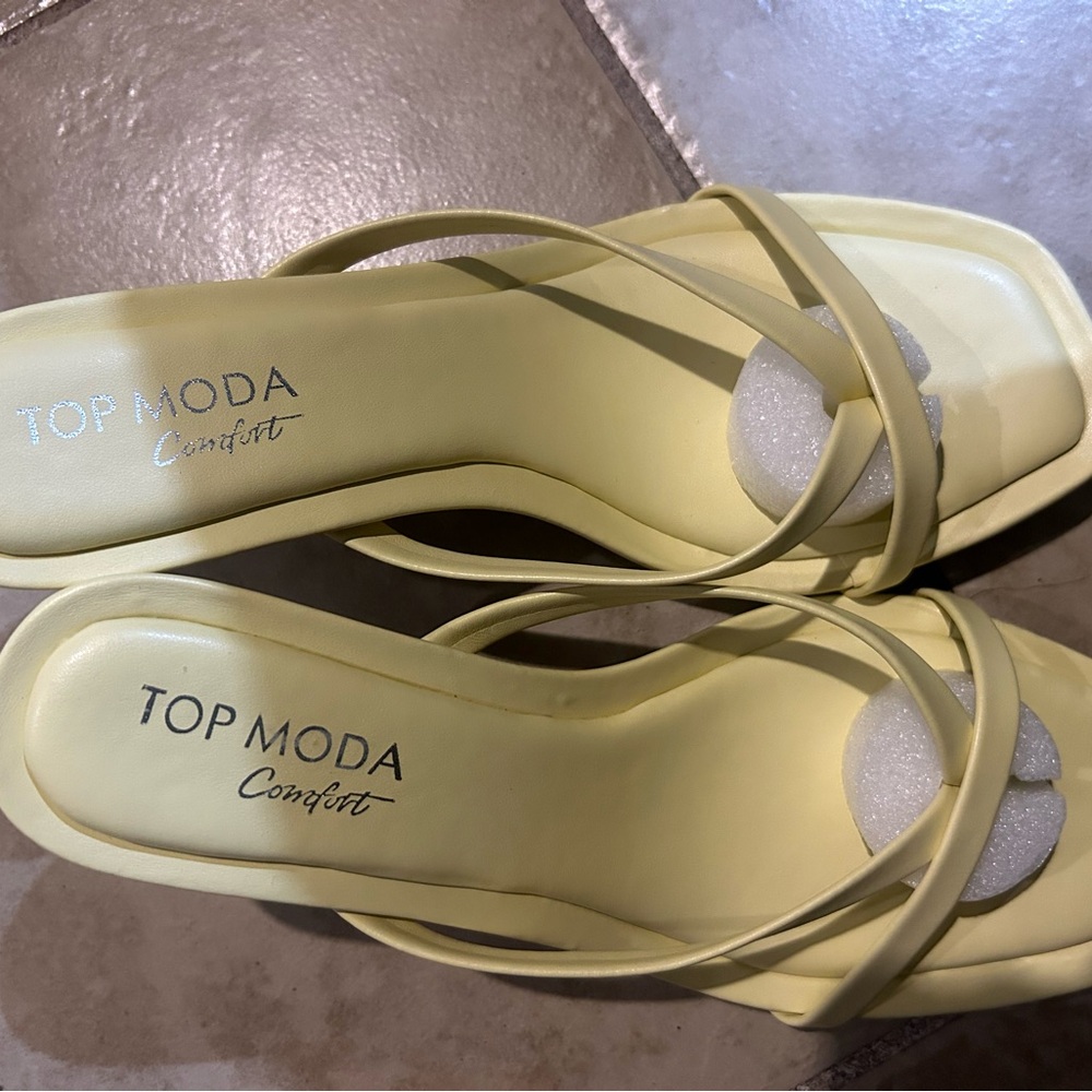 Fashion Nova Yellow Sandals Elegant Strappy Design